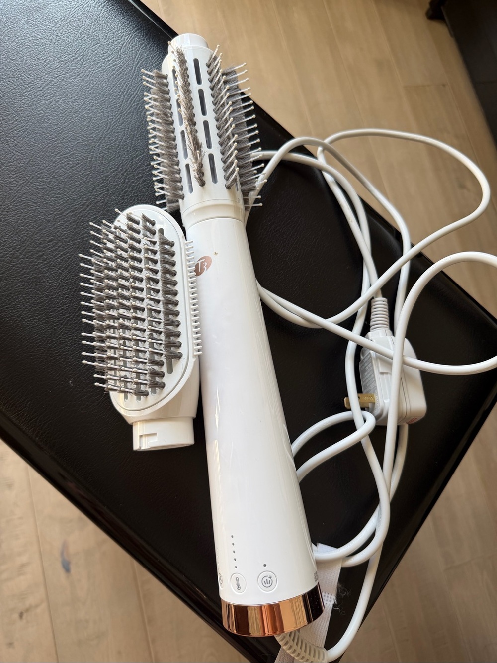 T3 Airebrush Duo (White and Rose Gold Hot Air Brush Styler with Two Attachments)